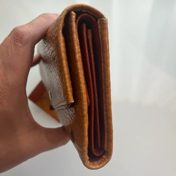 MCM COGNAC VISETOS TRIFOLD WALLET a WITH CARD HOLDER - Picture 13 of 16